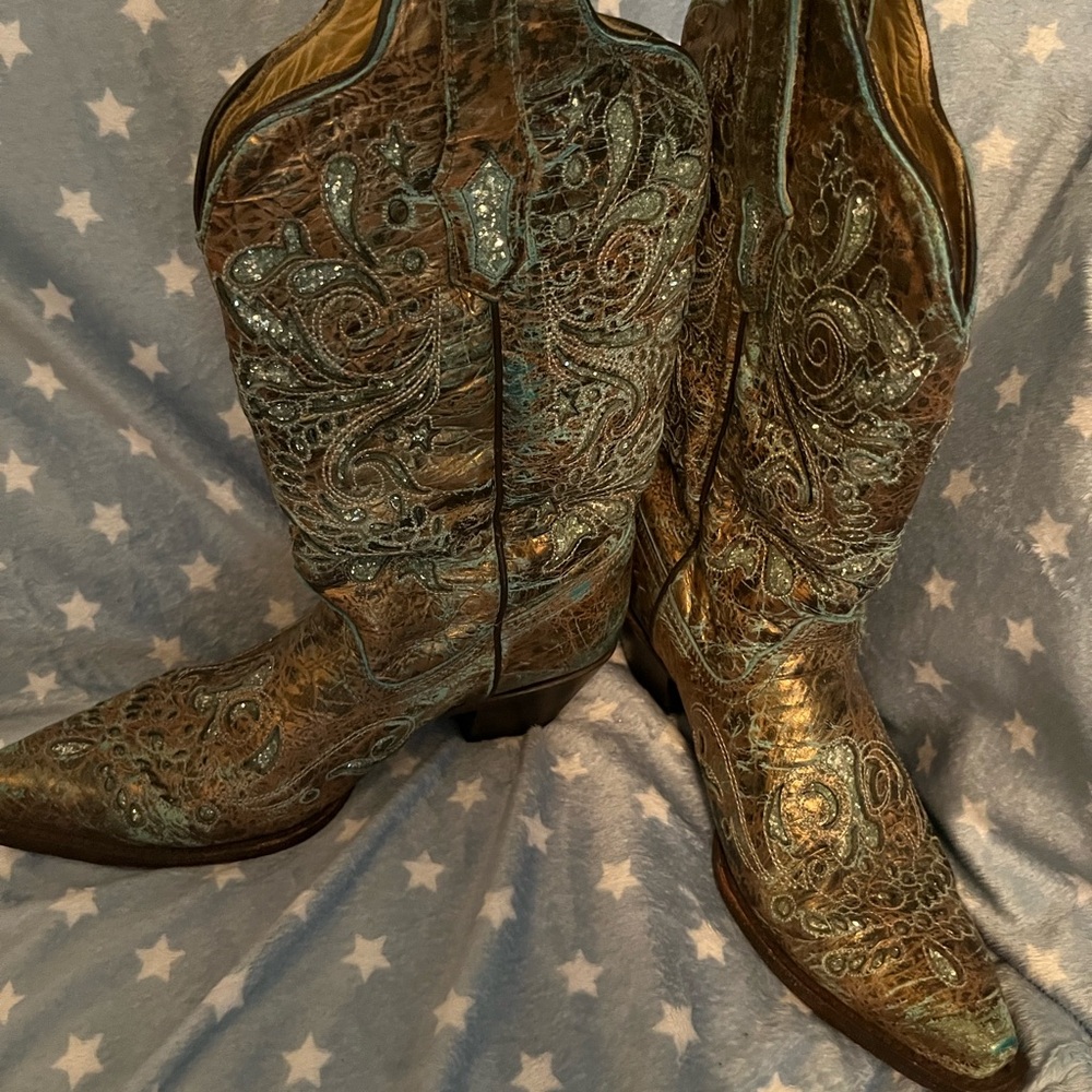 Ladies heeled boots brown with teal inlay. Good condition